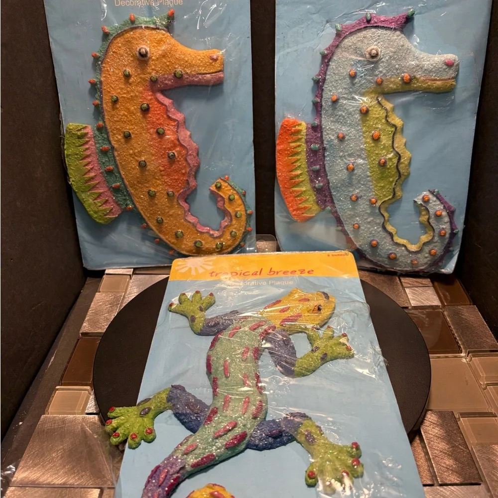 Vintage new in pack 2 Colorful Seahorse and Gecko Wall Decor glitter life